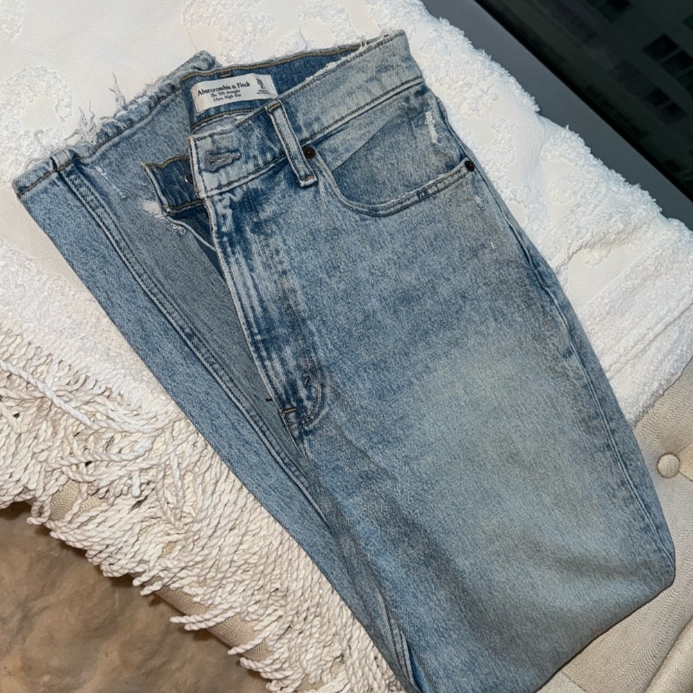 Abercrombie 90s Straight Ultra High Rise Jeans - Light Blue